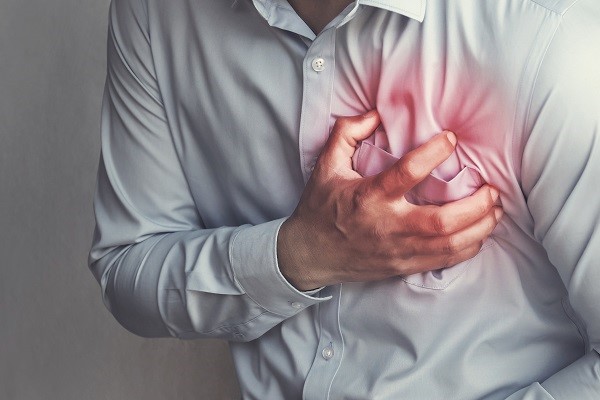 استرس و سوزش قلب، یک علامت شایع در هنگام بروز حمله‌های عصبی